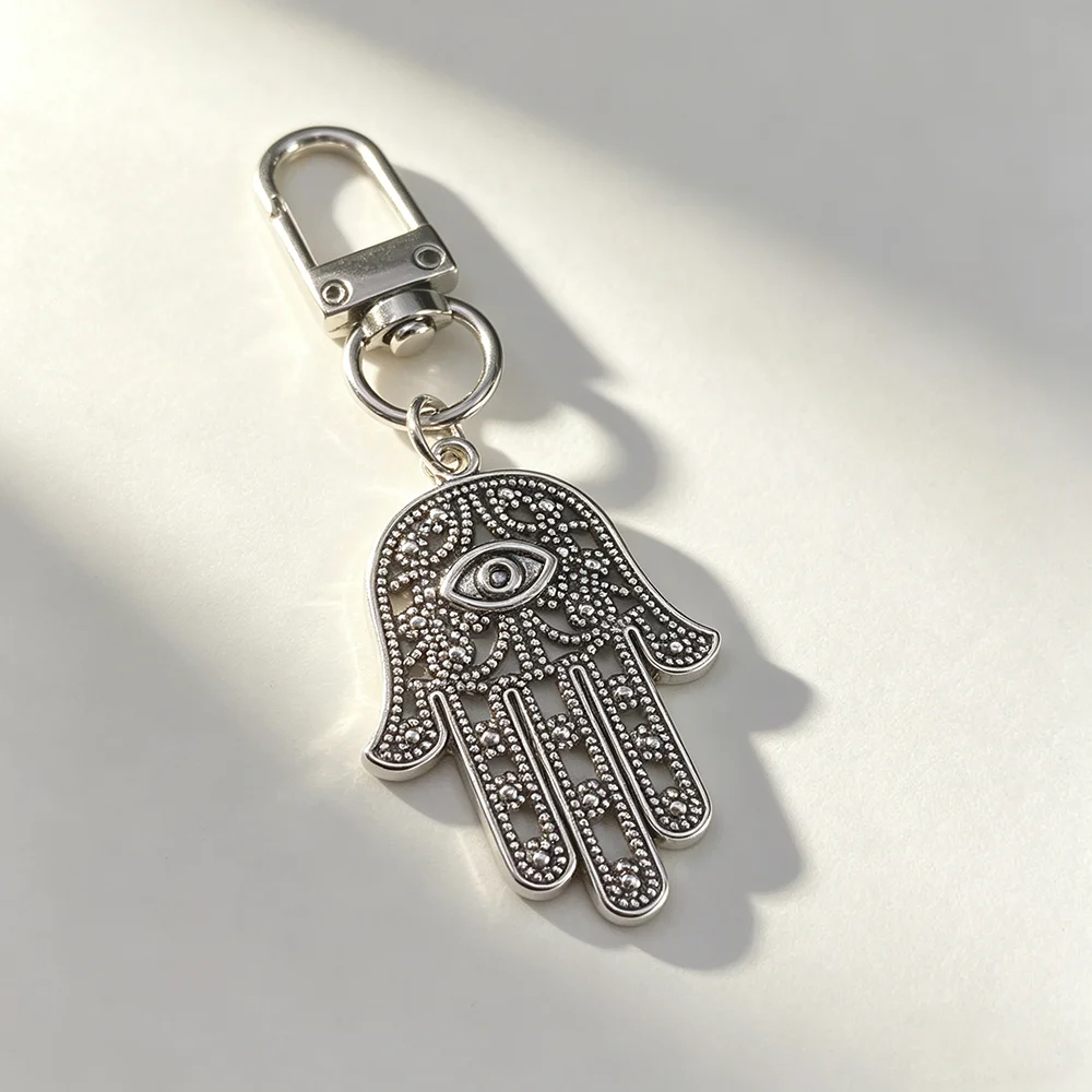 Vintage Hamsa-Hand Schlüsselanhänger mit Bösem Auge, Versilberter Fatima-Hand-Anhänger für Tasche & Auto, Glücksbringer Geschenk – Detail 1