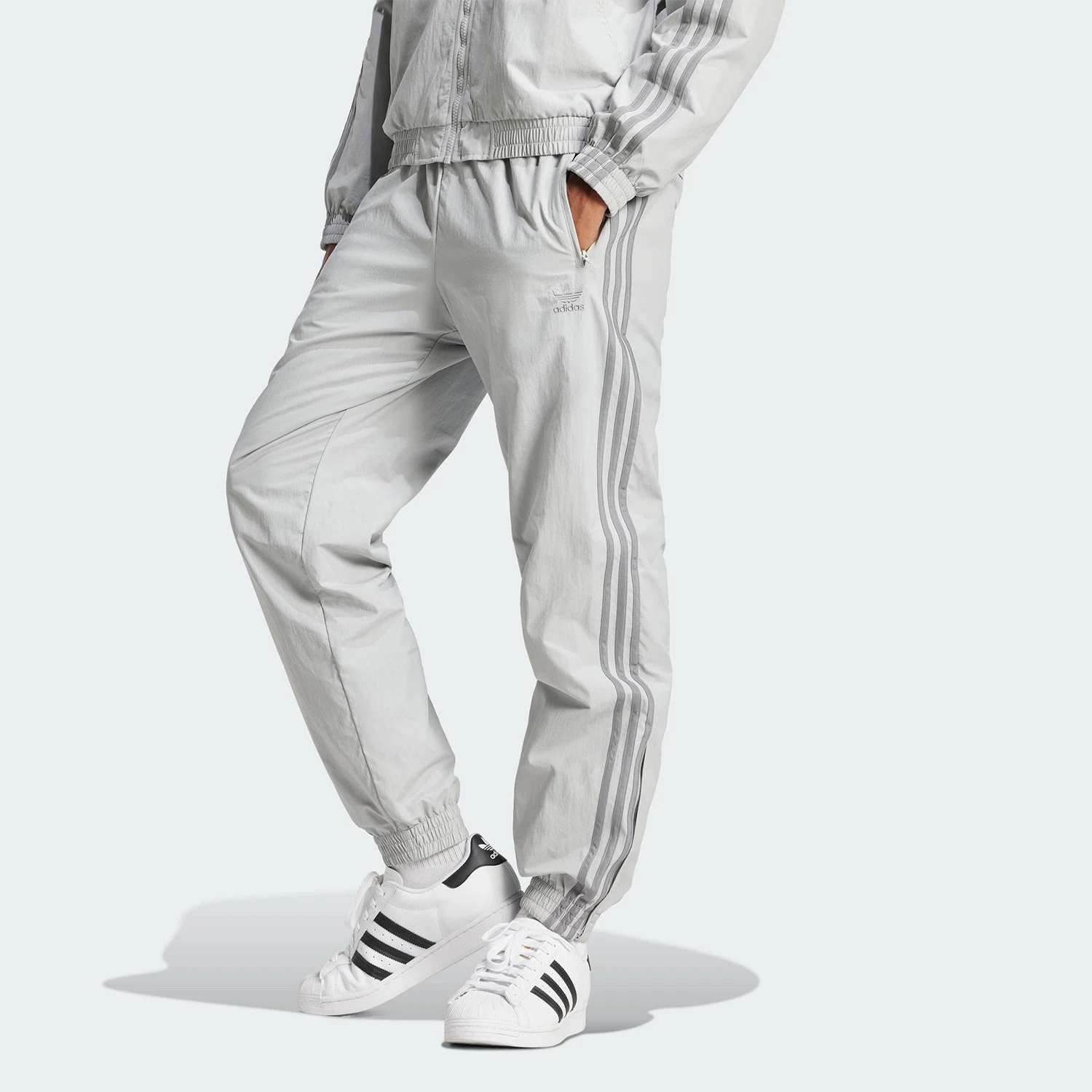 

Adidas Originals Men's Woven Tapered Casual Sport Pants JD0425