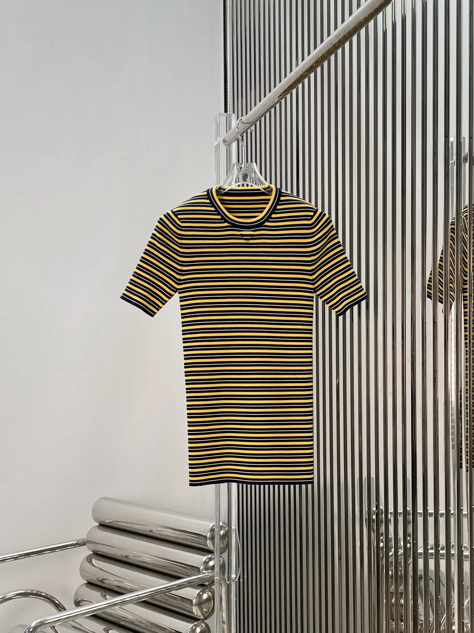 

Fashionable Striped Short Sleeve Knitted Top Women's Slim Fit Base Shirt round Neck Regular Length Summer Season Casual Wear