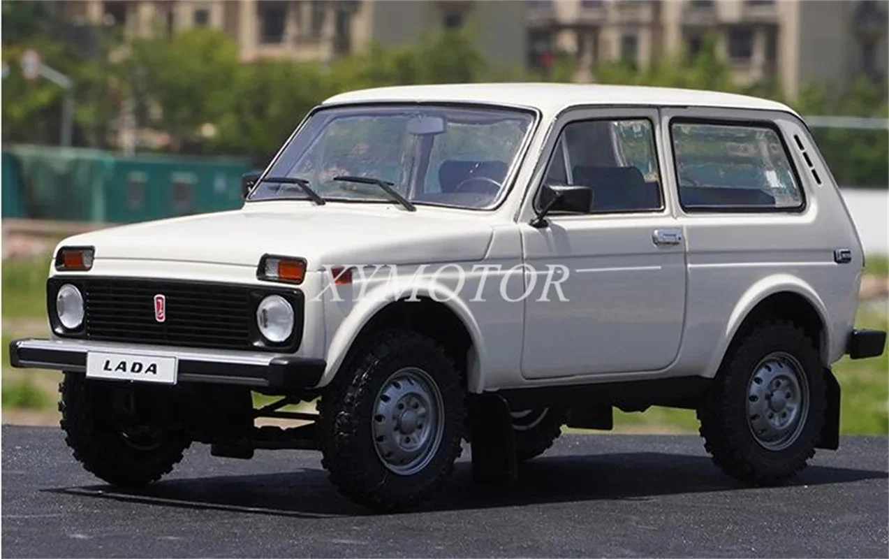 1/18 For Solidos LADA NIVA SUV Jeep Metal Diecast Model Car Toys Gifts Hobby Display Gray/White Ornaments Collection