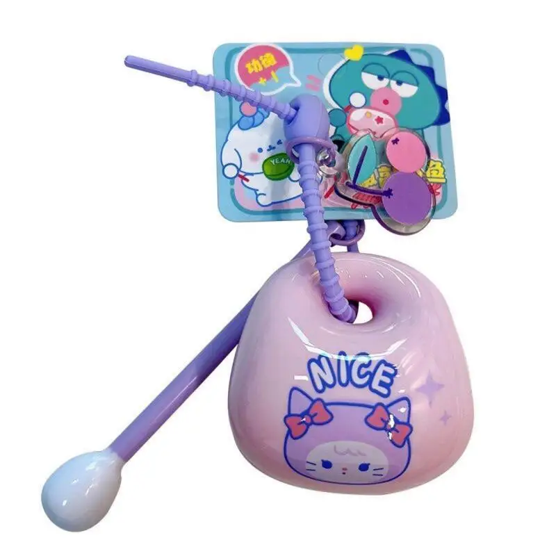 พวงกุญแจปลาไม้โปชัคโก้ซานริโอ้ใหม่ พวงกุญแจปลาไม้ซินนามอนโรลแบบเคาะได้ พวงกุญแจติดรถยนต์ จี้ติดกระเป๋านักเรียน ของขวัญ