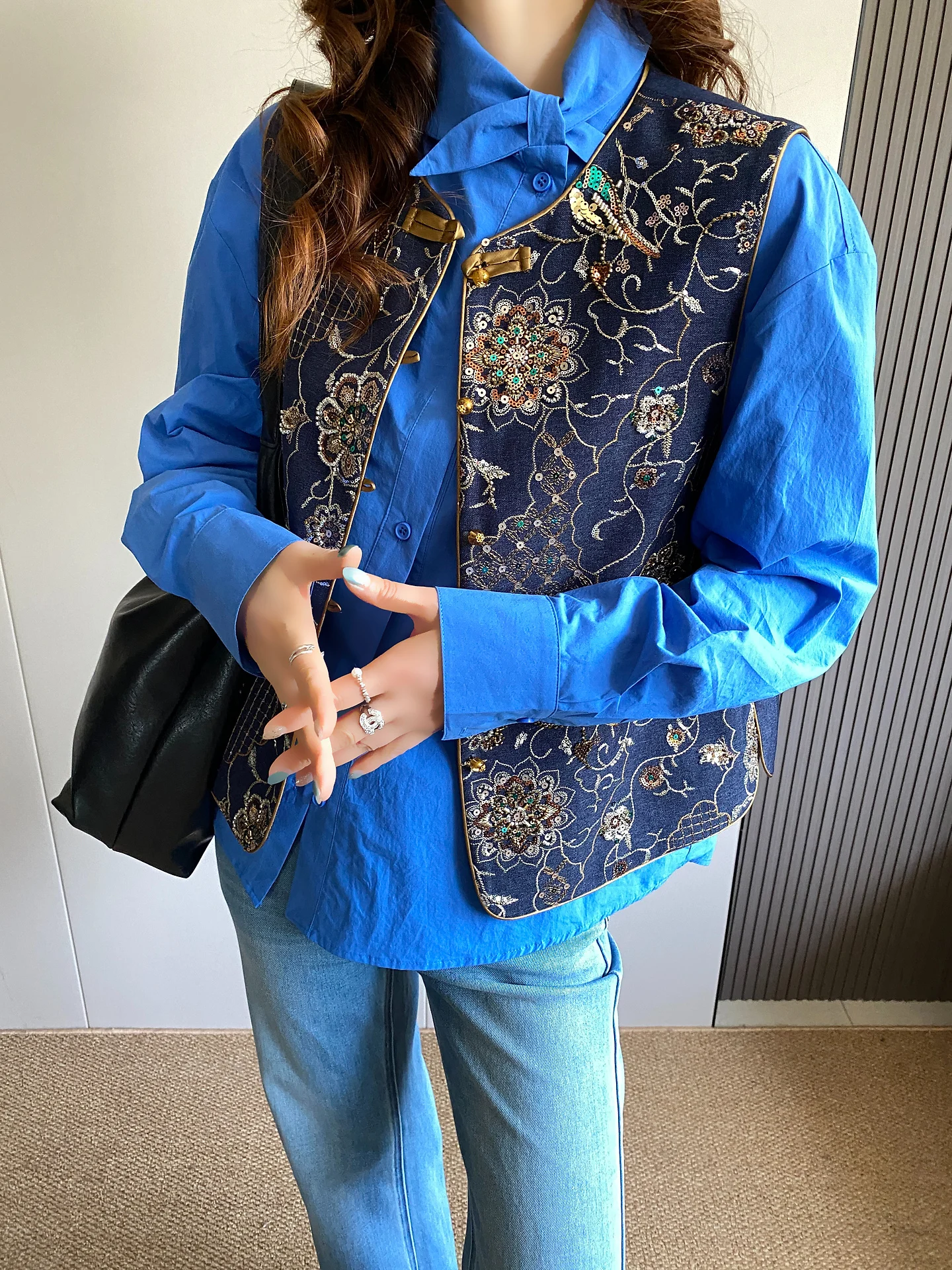 

Новая женская жилетка из китайской ткани с тяжелой вышивкой и пайетками, весна 2026, ранний сезон, в национальном стиле, с функцией утепления