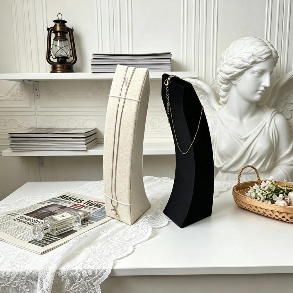 Velvet arched necklace storage display stand, suitable for storing, displaying and arranging jewelry necklaces. The binding rope