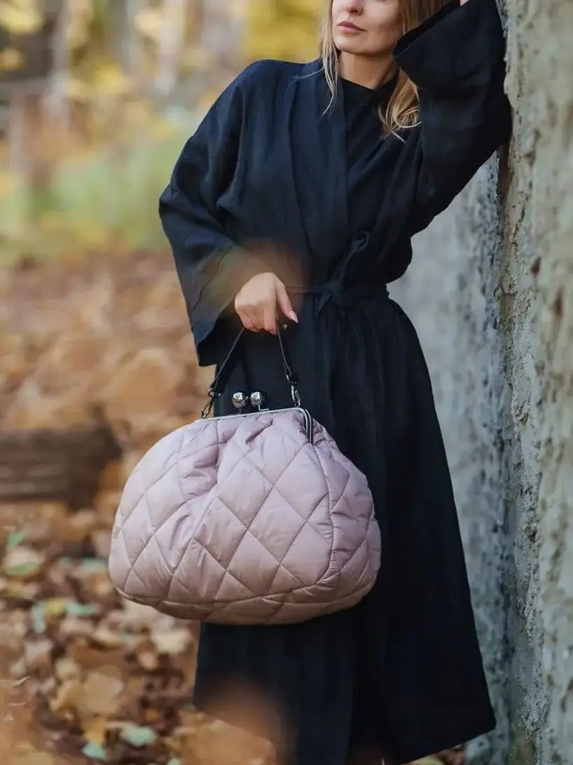 LOST IN VINTAG Powder Pink Purse Large Balls Kiss-lock Clutch Handbag Proudly Carried In Hand 43x40x13cm