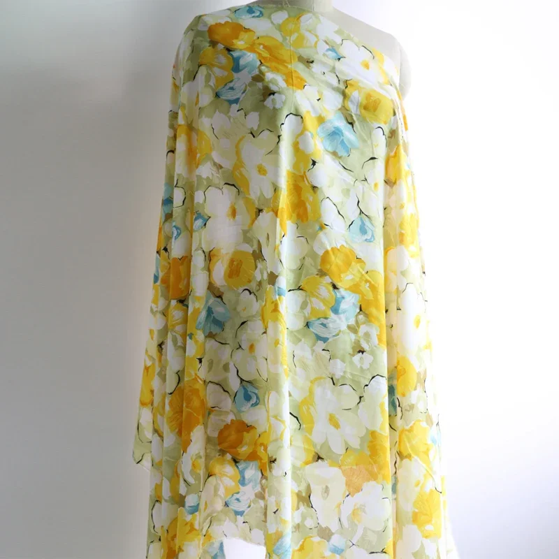 ผ้าเรยอนสีเหลืองลายดอกไม้ผ้าเรยอนนุ่มวัสดุวิสคอสสำหรับชุดเดรสเสื้อเชิ้ตฤดูใบไม้ผลิฤดูร้อนชุดนอนเครื่องนอนเย็บผ้าฝ้ายแบบทำมือ