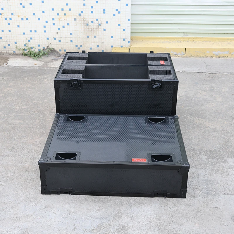 All in Black 32inch Dual Universal LCD LED TV ATA Flight Case W/4X4