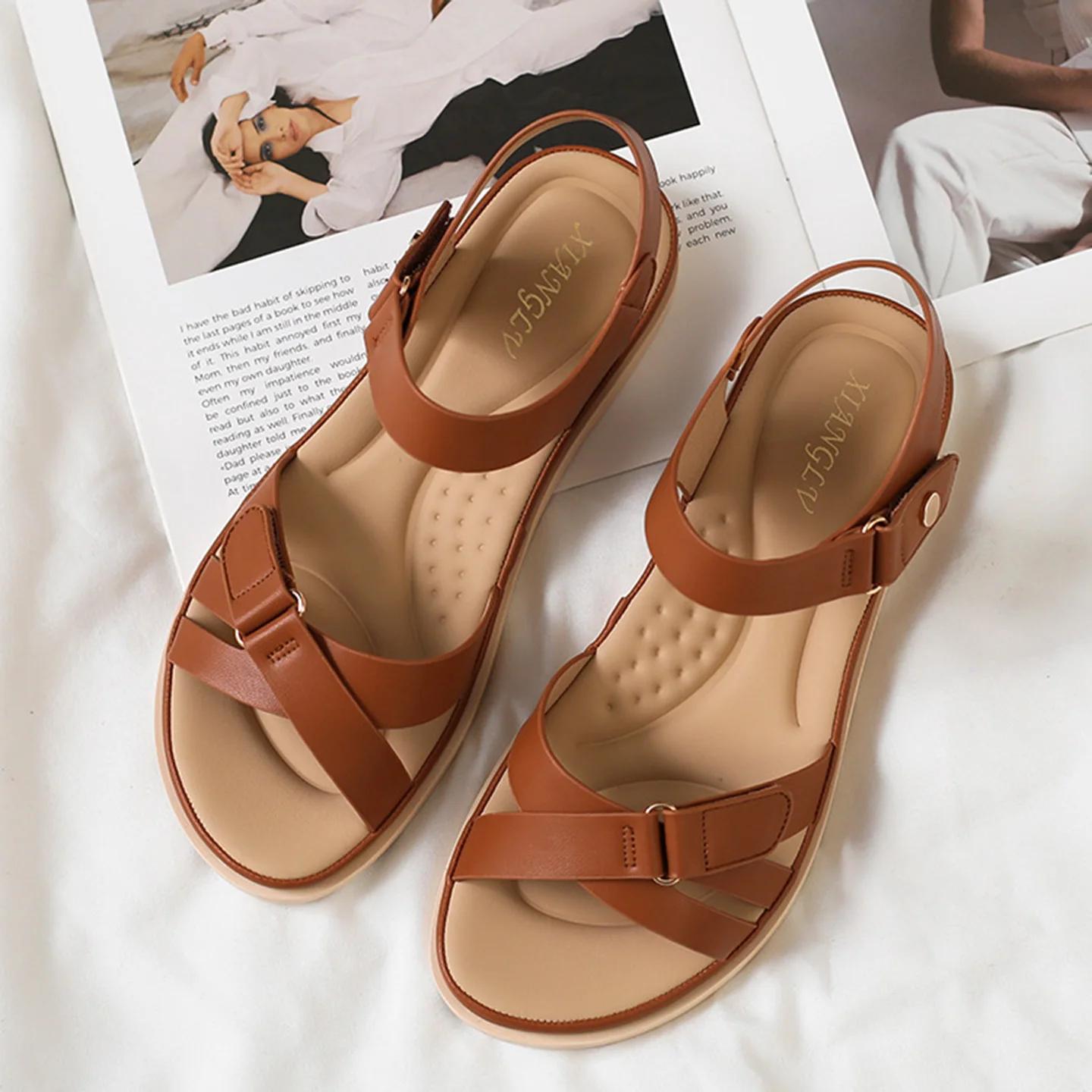 

2026 New Summer Women's Sandals Flat Shoes Velcro Lightweight Comfortable Fashionable Casual Non slip Sandals Large Size 36-42