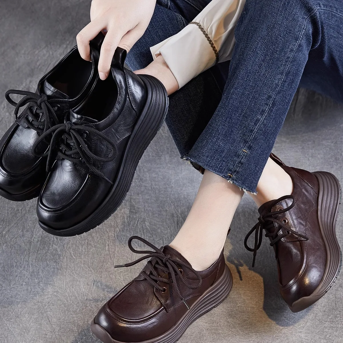 

Women's Retro Thick Bottomed Slip-On Shoes Soft Leather Anti-Slip Lace-Up Casual Footwear Fashionable Cross Buckle Design