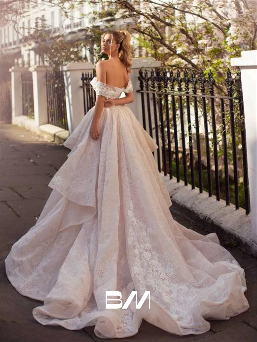 Train Detachable Wedding Dress Off Shoulder Sleeves Lace Appliques Tiered Women Bride Dresses Luxury Custom Make Bridal Gown