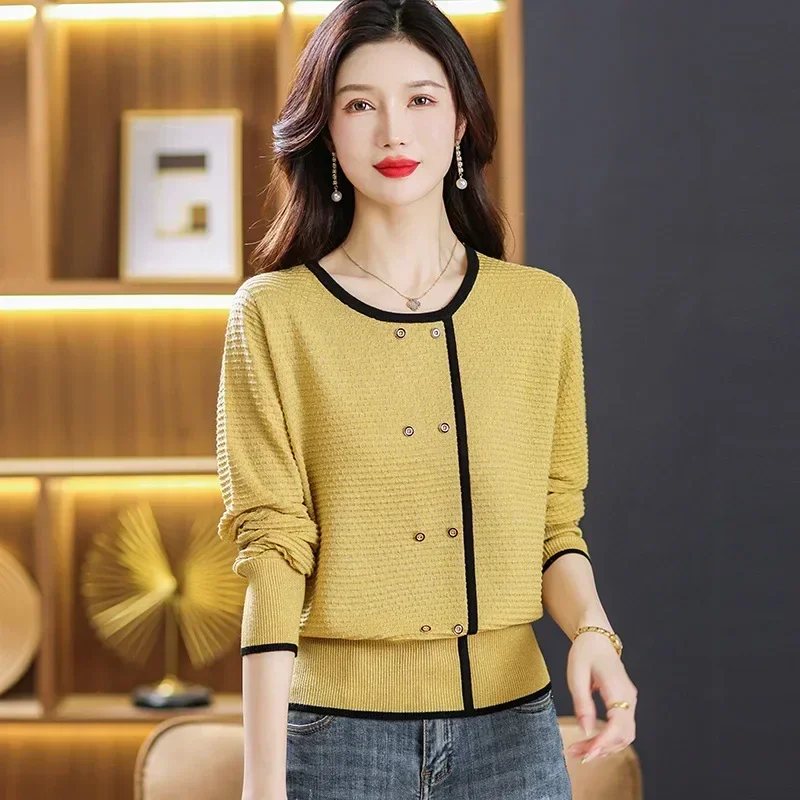 

Новинка Осенняя модная женская рубашка с круглым вырезом и длинными рукавами тонкая трикотажная рубашка для женщин среднего возраста 2024