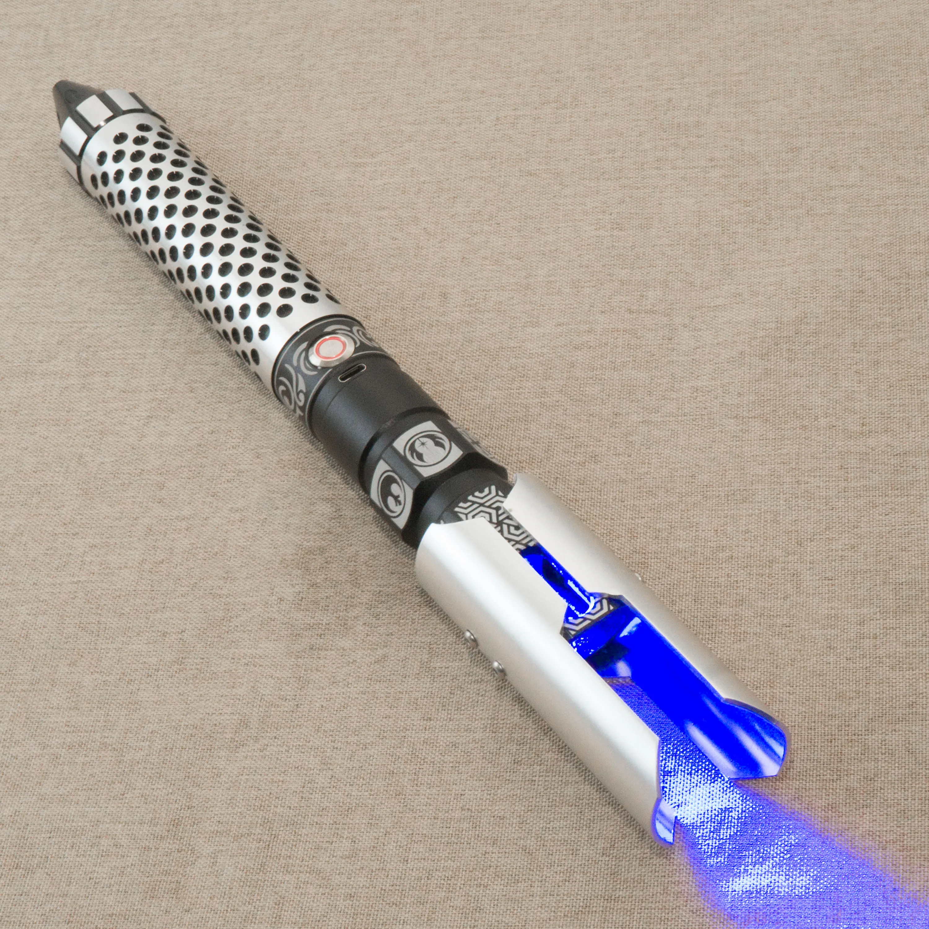 Jedi Knight Neo Pixel Smooth Swing Modello di incisione limitata Heavy Dueling Impugnatura in metallo Tipo-C Jedi Cosplay Giocattoli Spada laser