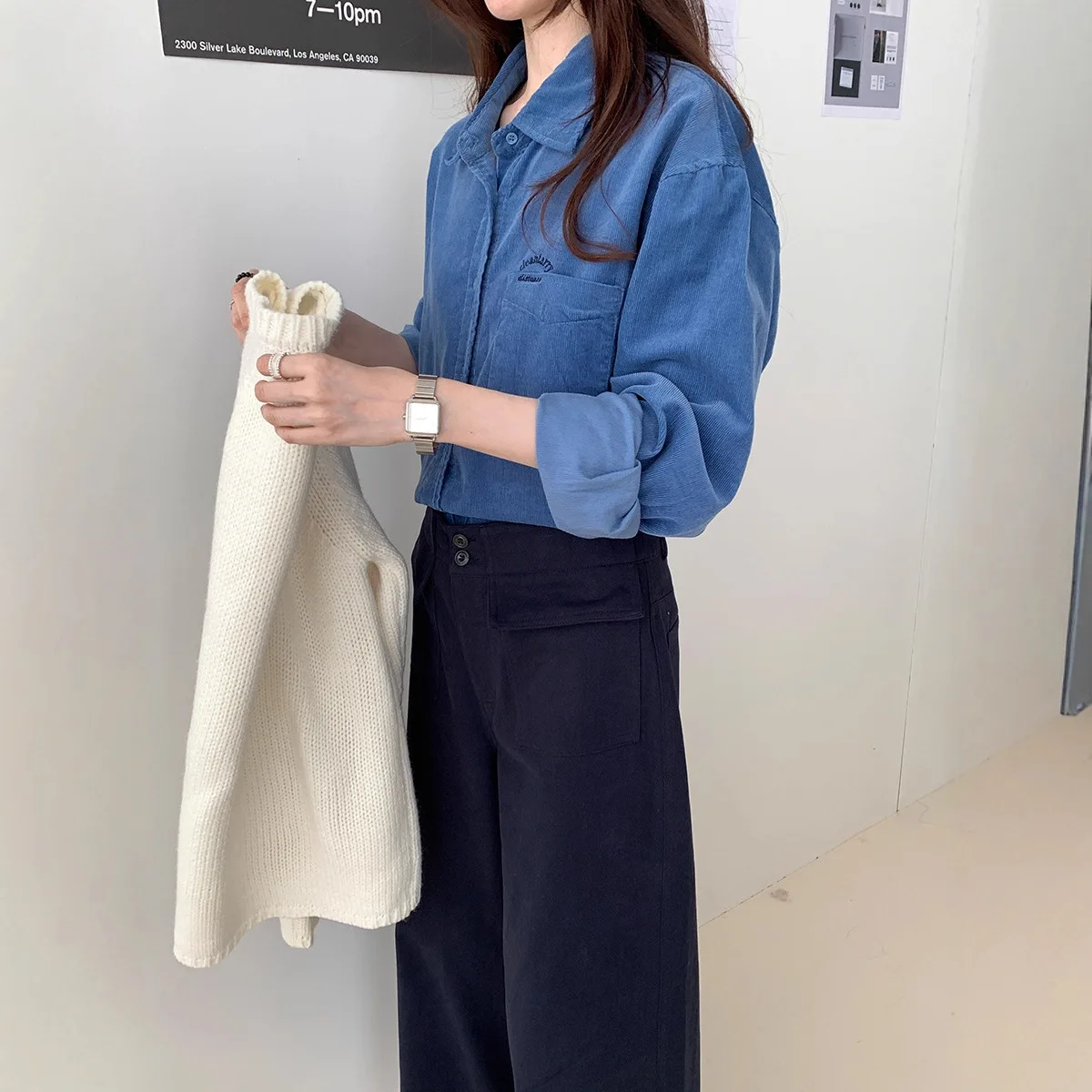 

Вельветовая рубашка в стиле ленивого ретро для женщин, осень и зима 2025, новый корейский свободный и универсальный топ