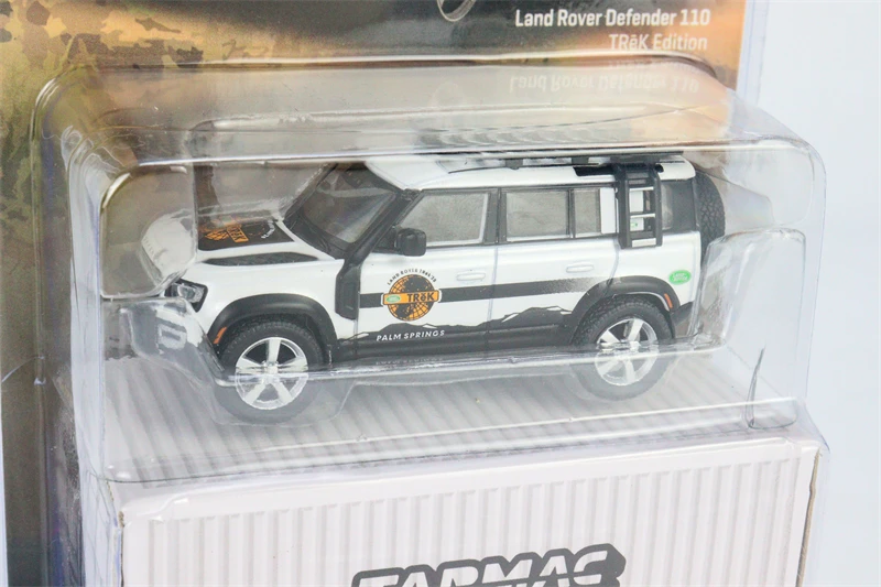 Tarmac Works 1:64 LandRover DeFender 110 TREK Edition blister packaging LHD Diecast Model Car