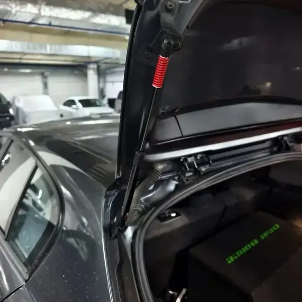 

Амортизаторы задней двери багажника с пружиной для BMW 1 серии F20 хэтчбек 2011-2019, газовые упоры, амортизаторы, демпферы