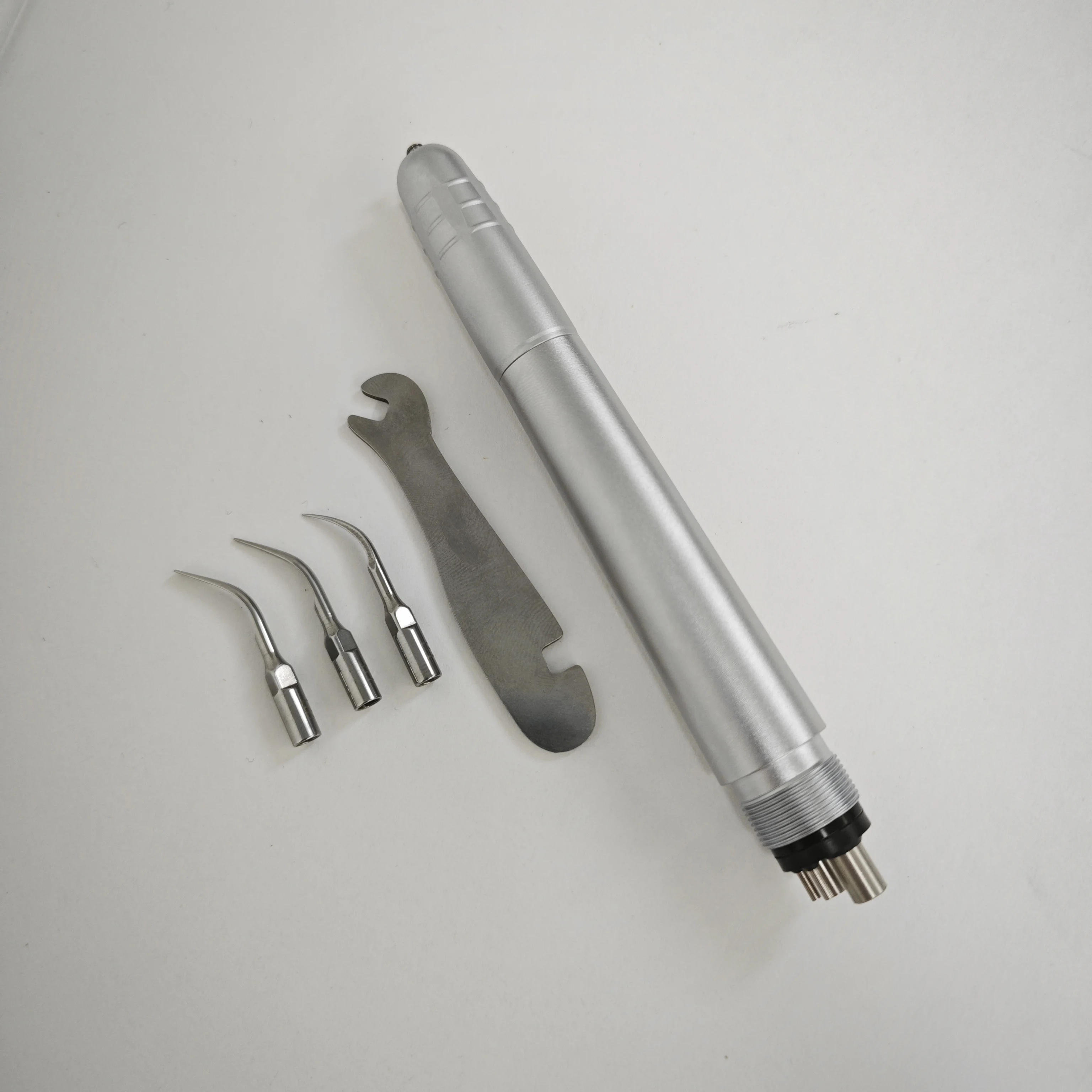 

4 Hole Professional Ultrasonic Dental Scaler Handpiece Kit with G1/G2/P1 Tips for Teeth Cleaning & Polishing