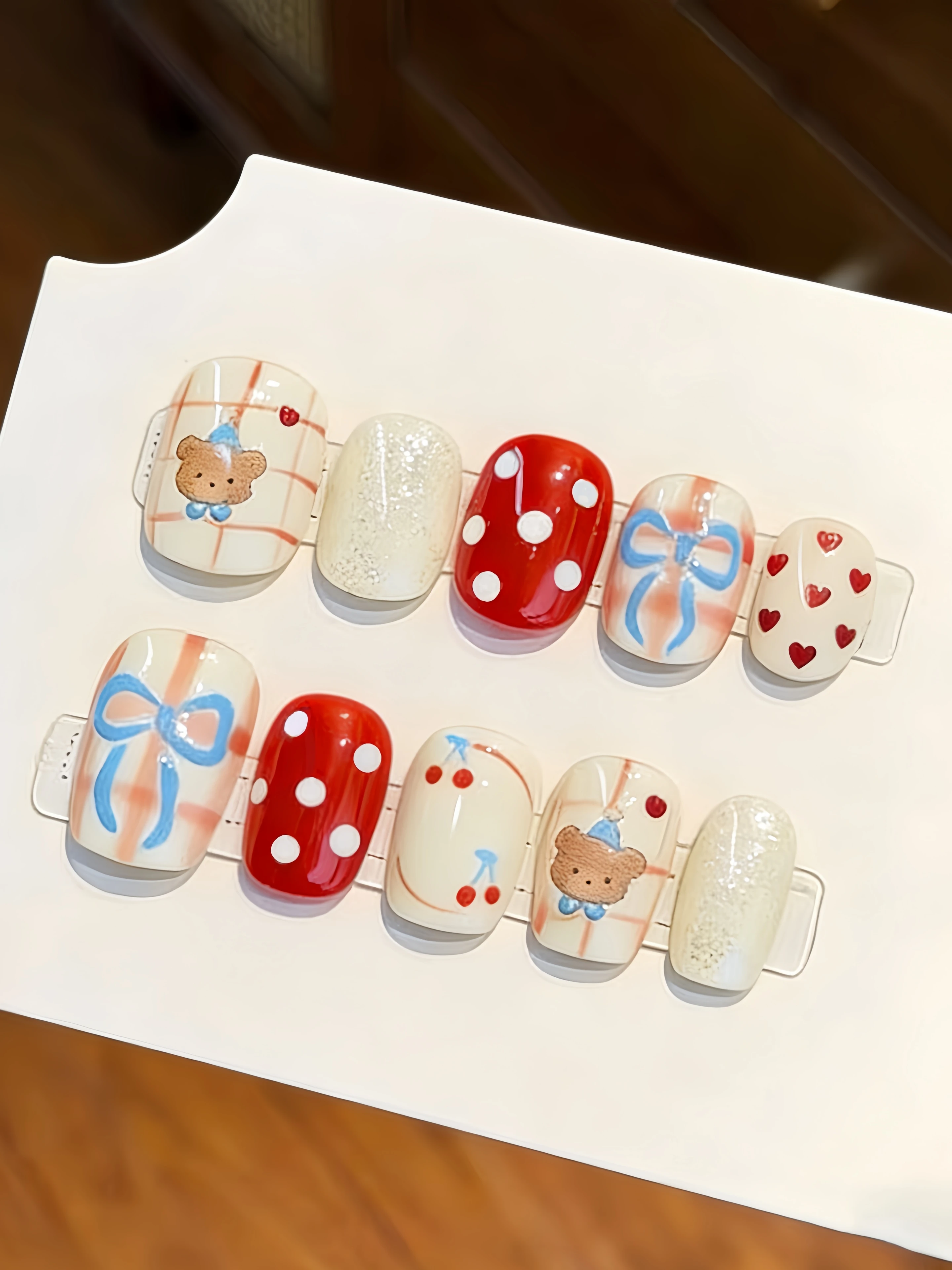10-Piece Set of Milky White Plaid Bear Bow Short Square Round Wearable Nails