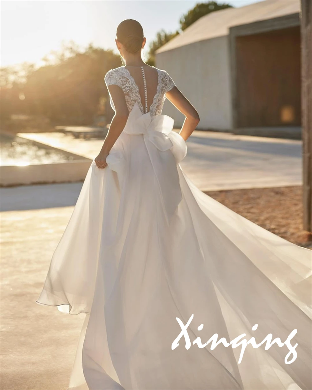 Gaun Pengantin Renda Klasik Kustom untuk Wanita Gaun Pengantin Lengan Pendek Kerah V Gaun Tamu Pernikahan Punggung Kancing Menawan