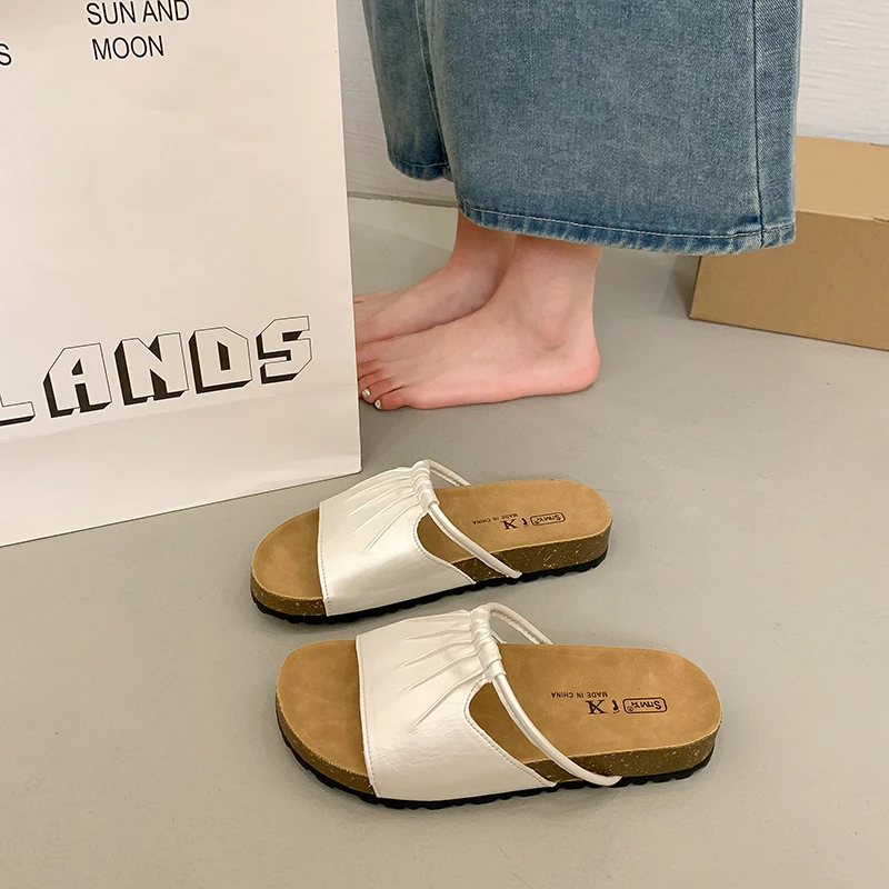 

2025 Summer New Women's Outdoor Slip-On Flip Flops - Non-Slip Soft Sole Comfortable All-Match Casual Sandals