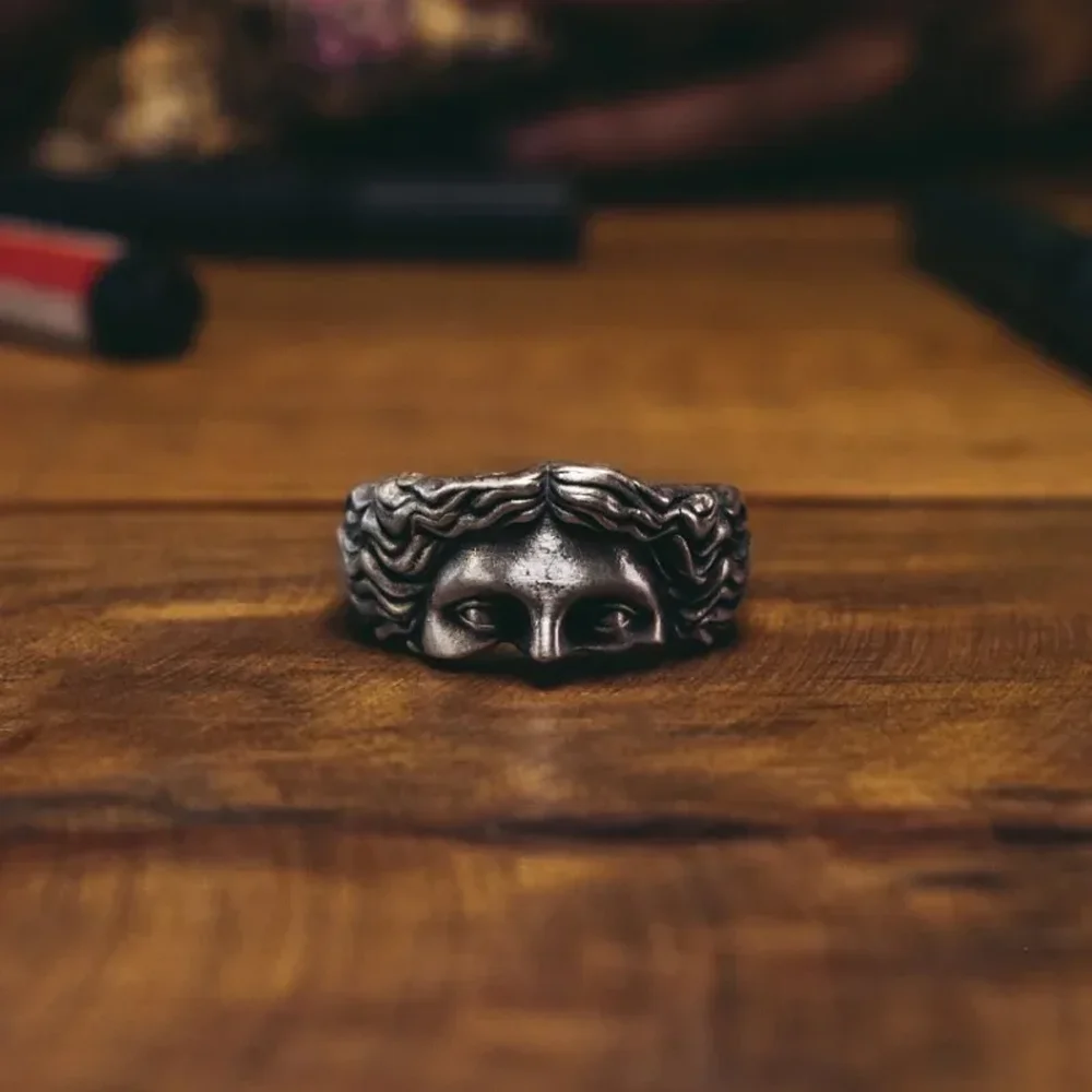 Vintage half gezicht sculptuur mode ring uniek ontwerp voor dames heren geschikt voor herdenkingsgeschenken festivalcadeaus en dagelijks