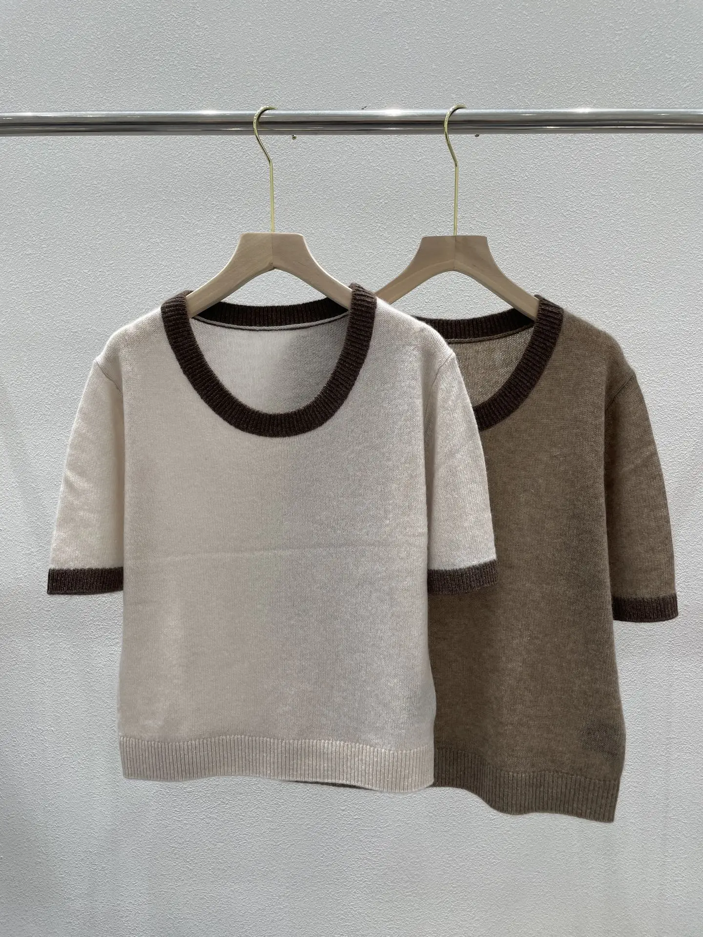 

2025 new round neck contrast color temperament commuting short sleeve sweater