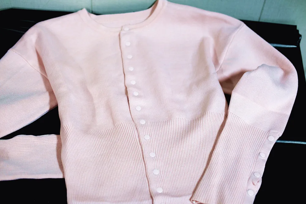 Damen-Basisschicht 2025, französischer klassischer eleganter Pullover, Damen-Strickjacke mit Rundhalsausschnitt, Herbst-Winter, lässige Oberbekleidung – Detail 6