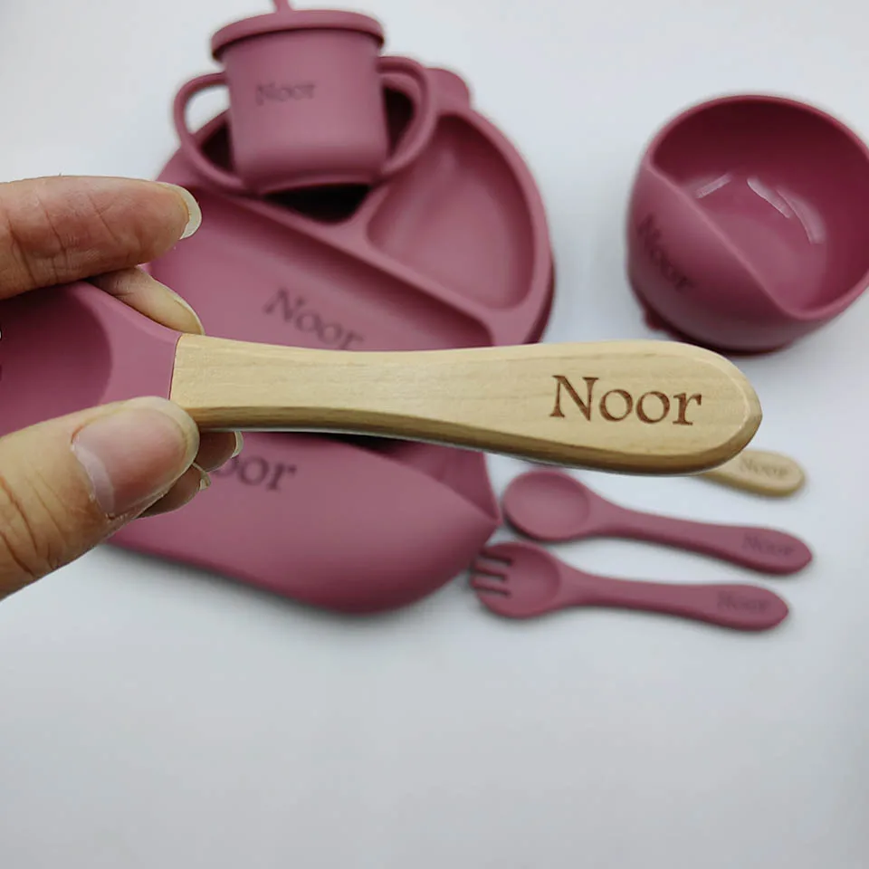 6Pcs Silikon Geschirr Für Kinder Baby Fütterung Sets Sauger Schüssel Esszimmer Platte Löffel Gabel Bib Tasse Personalisierte Name kinder geschenk – Detail 9