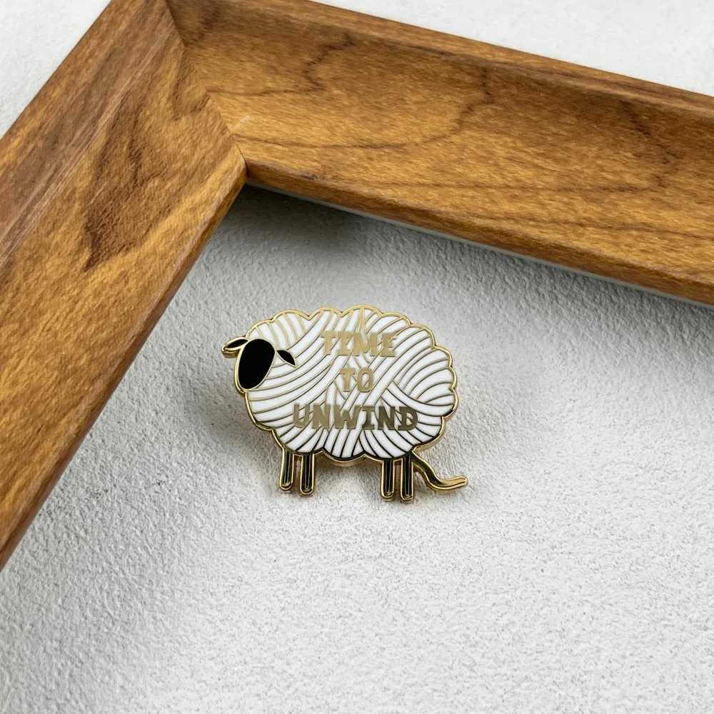 Zeit zum Entspannen Metallbrosche Niedliches Schaf Wollknäuel Emaille-Pin Strick- und Häkel-Abzeichen Kleidung Rucksack Anstecknadeln Schmuck Geschenk – Detail 9