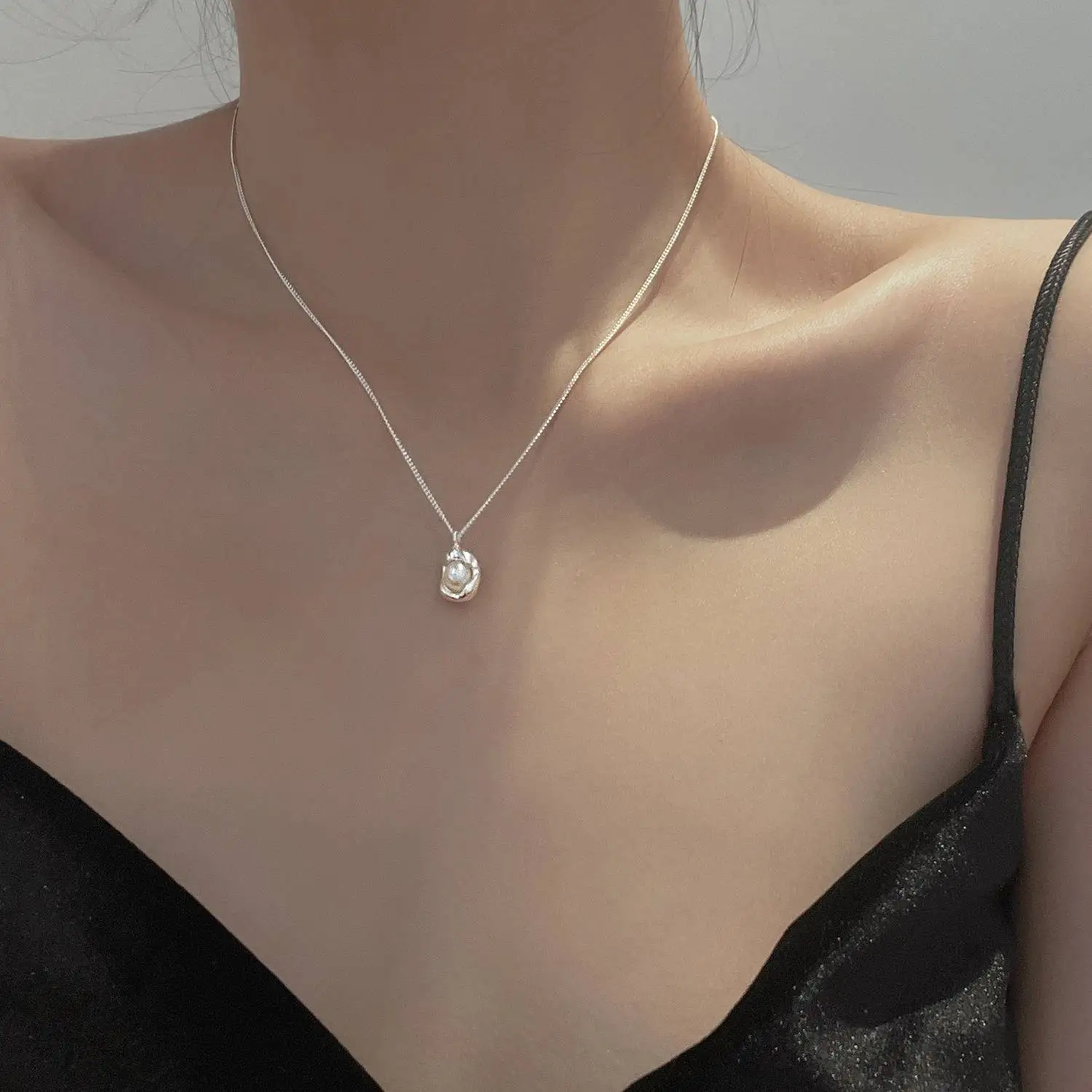 S925 Sterling Silver Oval Pearl Pendant Necklace for Women • Geometric Light Luxury Collarbone Chain • Electroplated Side Chain