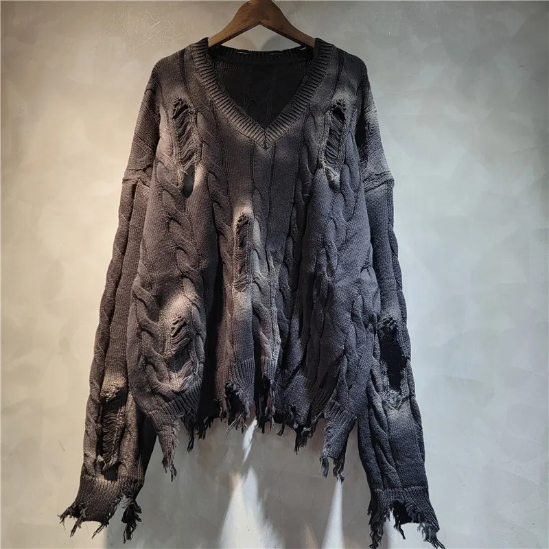 

Асимметричный свитер рваной вязки, укороченный и свободный крой. Эдги-шик в евро на осень/зиму.