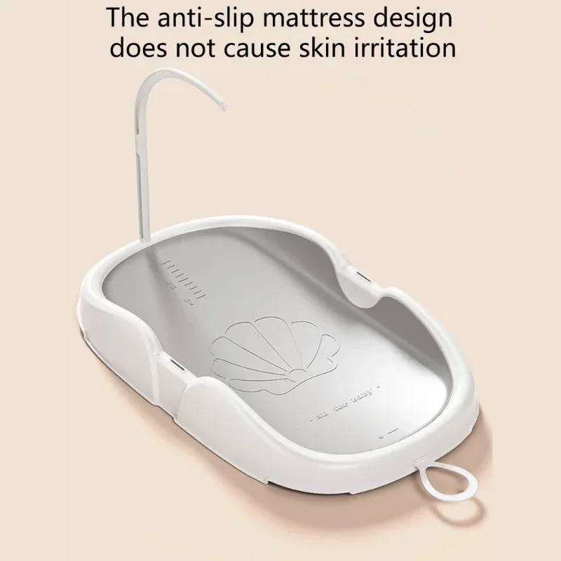 

The crib is suitable for newborns with curved structures, comfortable support, and diaper changing pads