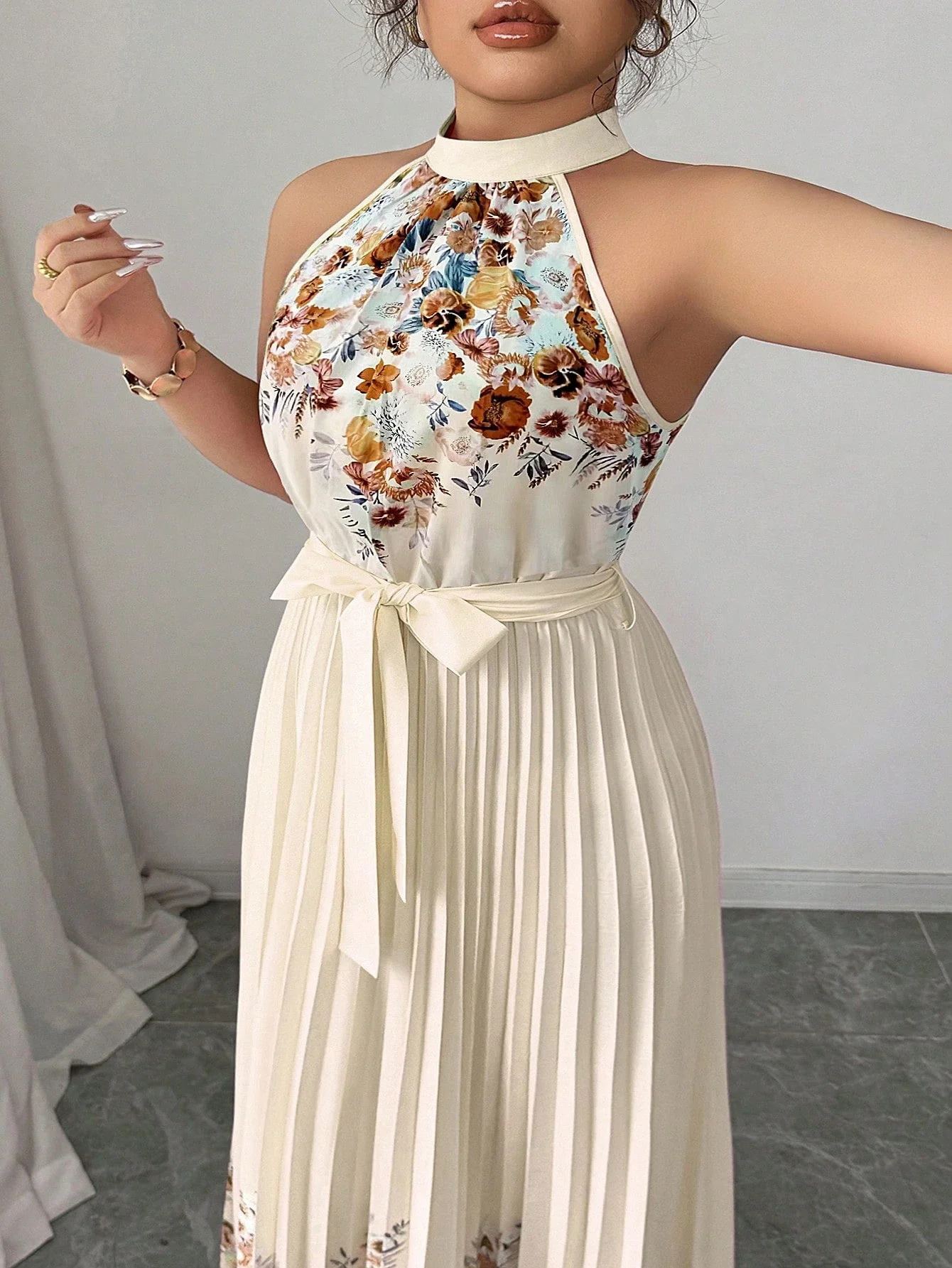 

Plus Size Floral Halter Pleated Maxi Dress Summer Elegant Vacation Dress
