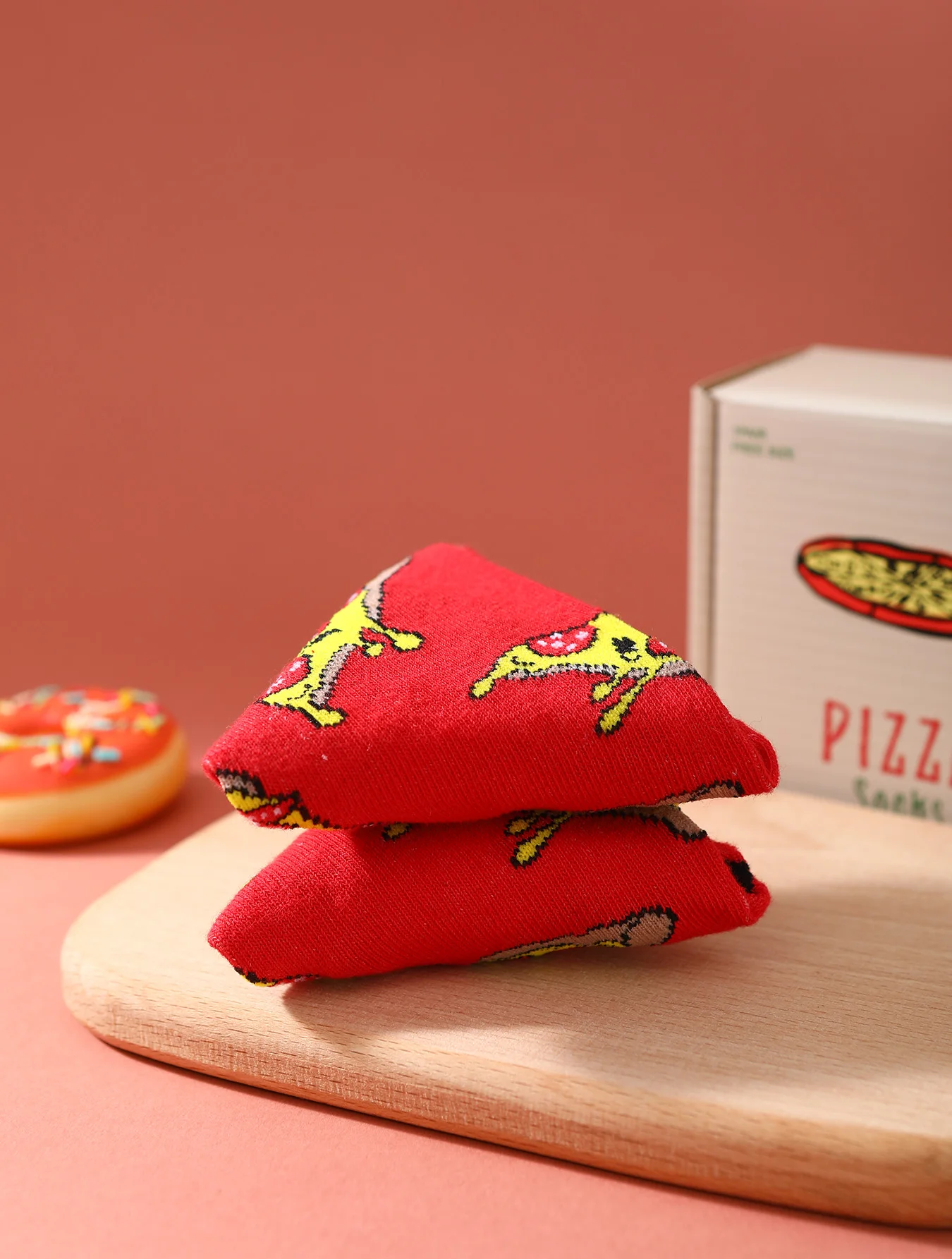 1 para średniej długości skarpet unisex nowatorskich i ciekawych czerwonych skarpetek w pudełku na pizzę na Boże Narodzenie i cztery pory roku