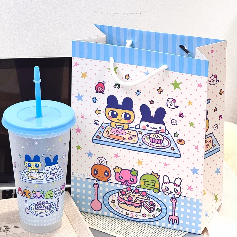 

Тамагочи, новая модель, милая двухчасовая чашка Юань, 700 мл, утолщенная с крышкой, мультяшная периферия, уличная соломенная чашка для пикника, большая емкость