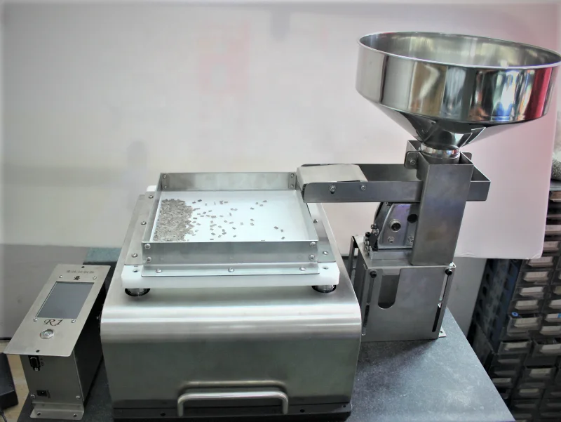 

R1-Pro High Precision Stable Automatic Vibratory Feeding Machine Customized Flexible Vibrating Feeder