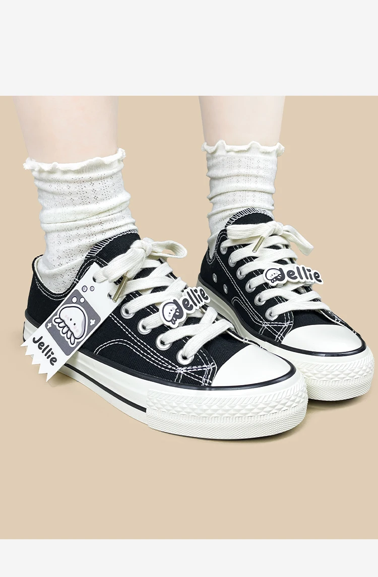 Amy und Michael Damen-Sneaker mit niedrigem Schaft und niedlichem Quallen-Cartoon-Motiv, schwarze Schnür-Sneaker, Y2K Kawaii Mädchen-Freizeitschuhe mit Vulkanisierung – Detail 6