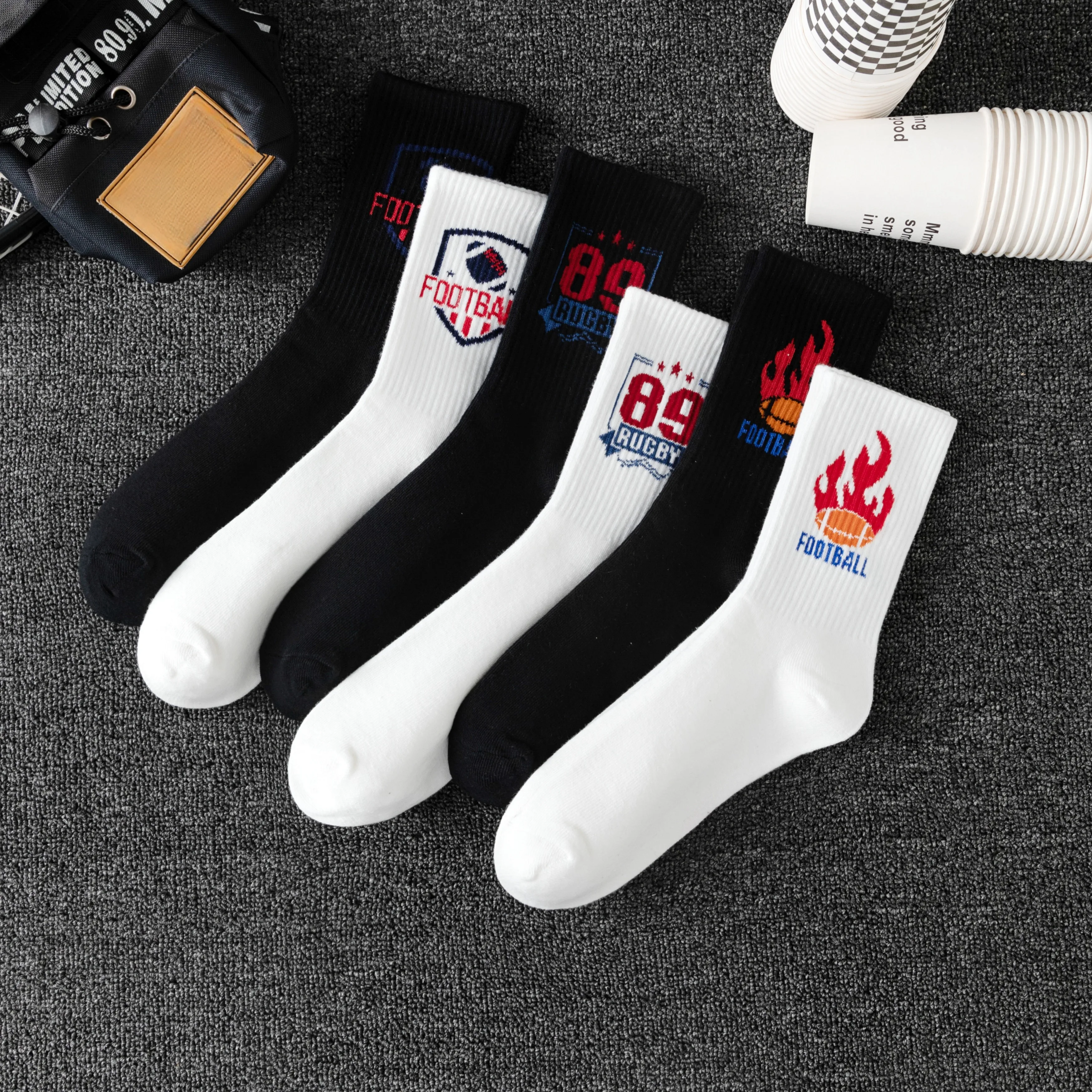 Men\'s Crew Socks, Random Styles, Unique Sports Designs, Street Fashion, Comfortable, Breathable, Moisture-Wickin