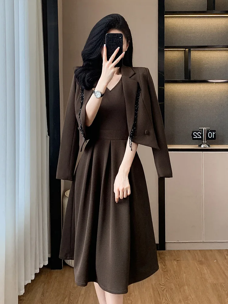 

Short-length blazer with dress inside for women in spring and autumn2025New stylish and age-reducing two-piece suit and skirt se