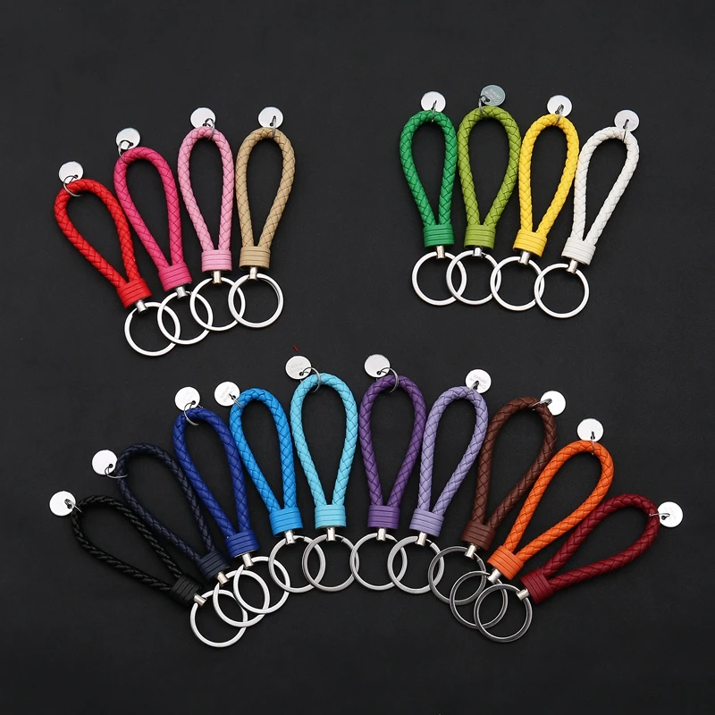 Porte-clés en cuir PU tissé à la main, accessoires de voiture, alliage, pendentif pour couples, lanière colorée populaire pour la décoration des clés, vente en gros