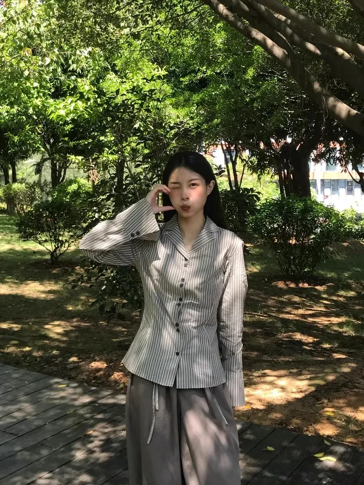 

Retro Striped Design Bell Sve irt Women's Slim Fit Waist Cinched Commute Sle Korean Faion Autumn Top