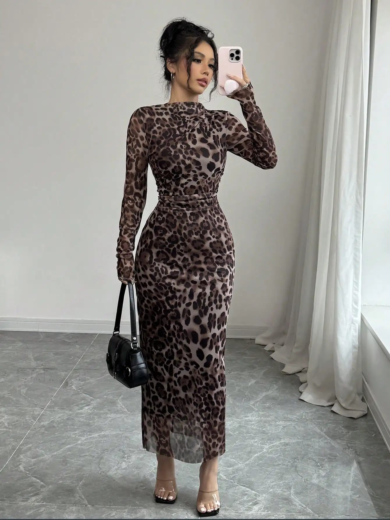 

Women's Leopard Print Long Sleeve Bodycon Midi Dress with Ruched Detail for Fall