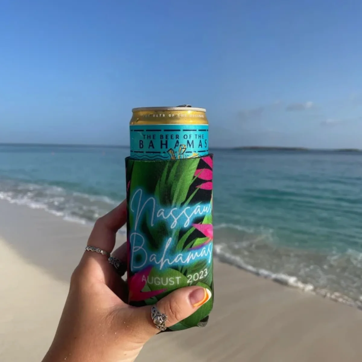 

Тропический райский птица, неоновые пальмовые листья, стройные и стандартные куи, охладители банок на дни рождения или девичник, персонализированные