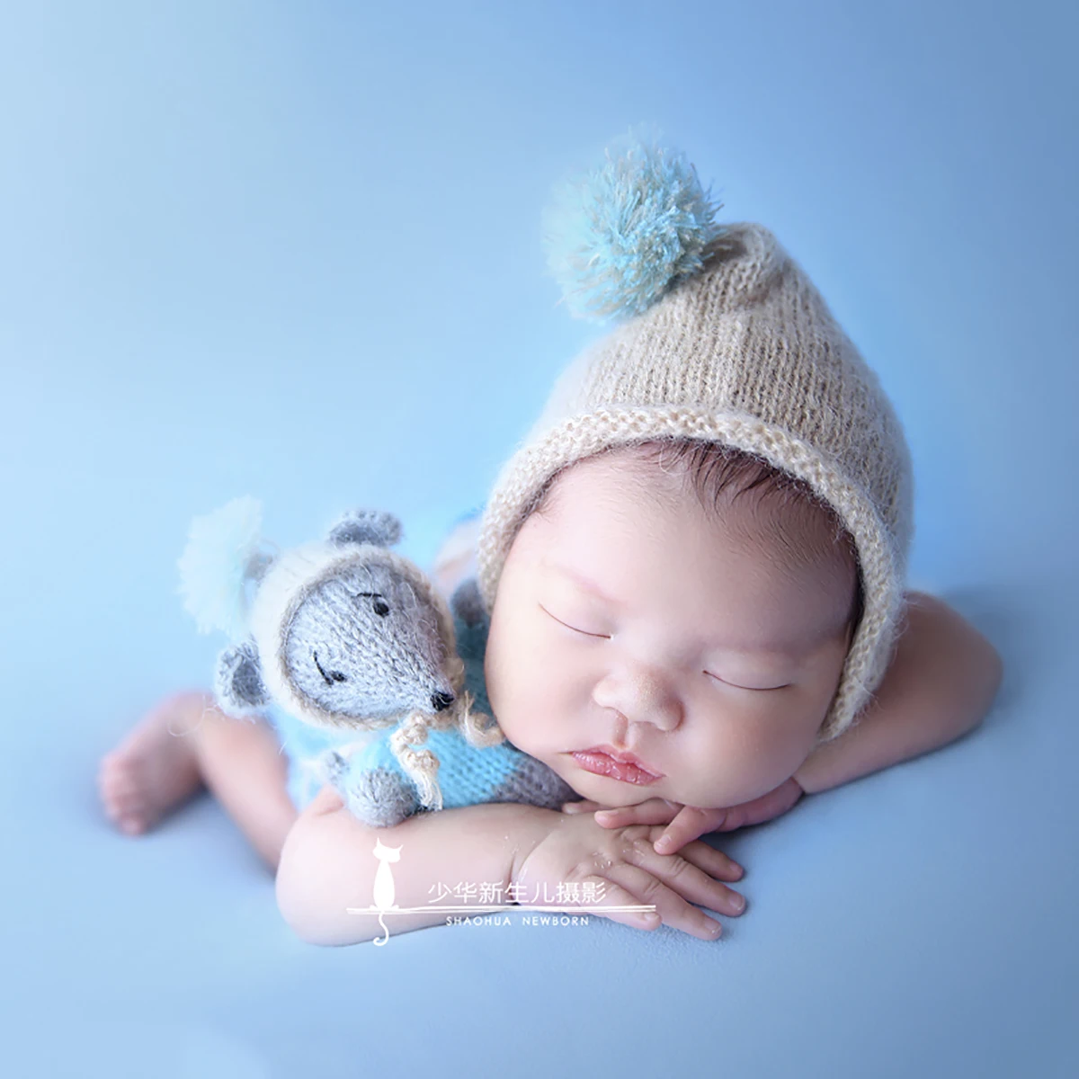 

Newborn Crochet Mouse Bonnet And Toy Set Knitted Animal Hat with Fuzzy Fillers Doll for Baby Milestone Photoshoot Shower Gift