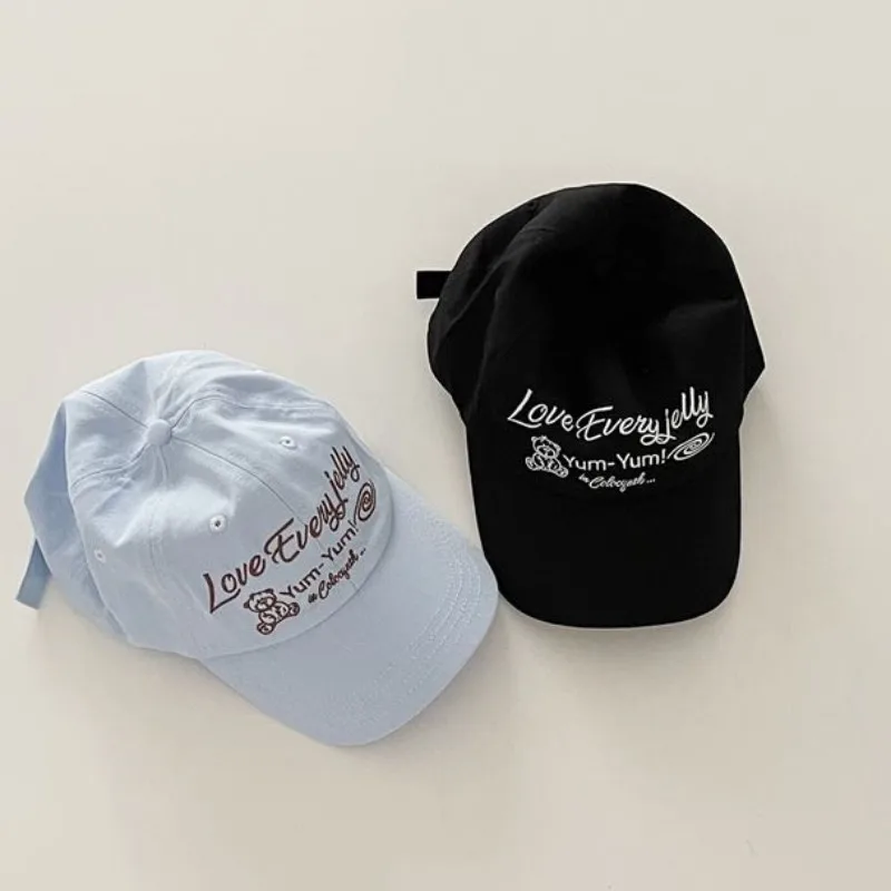 หมวกเบสบอลขอบโค้งขนาดเล็กสำหรับผู้หญิงหมวกปักลายตัวอักษรน่ารักดีไซน์เฉพาะกลุ่ม