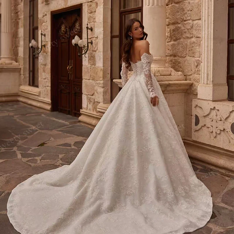 Graceful Wedding Dress Voluminous Flowers Embroidery Ballgown Heart V-Neck Fullsleeve Customized Bride Lace Up Vestido De Novia