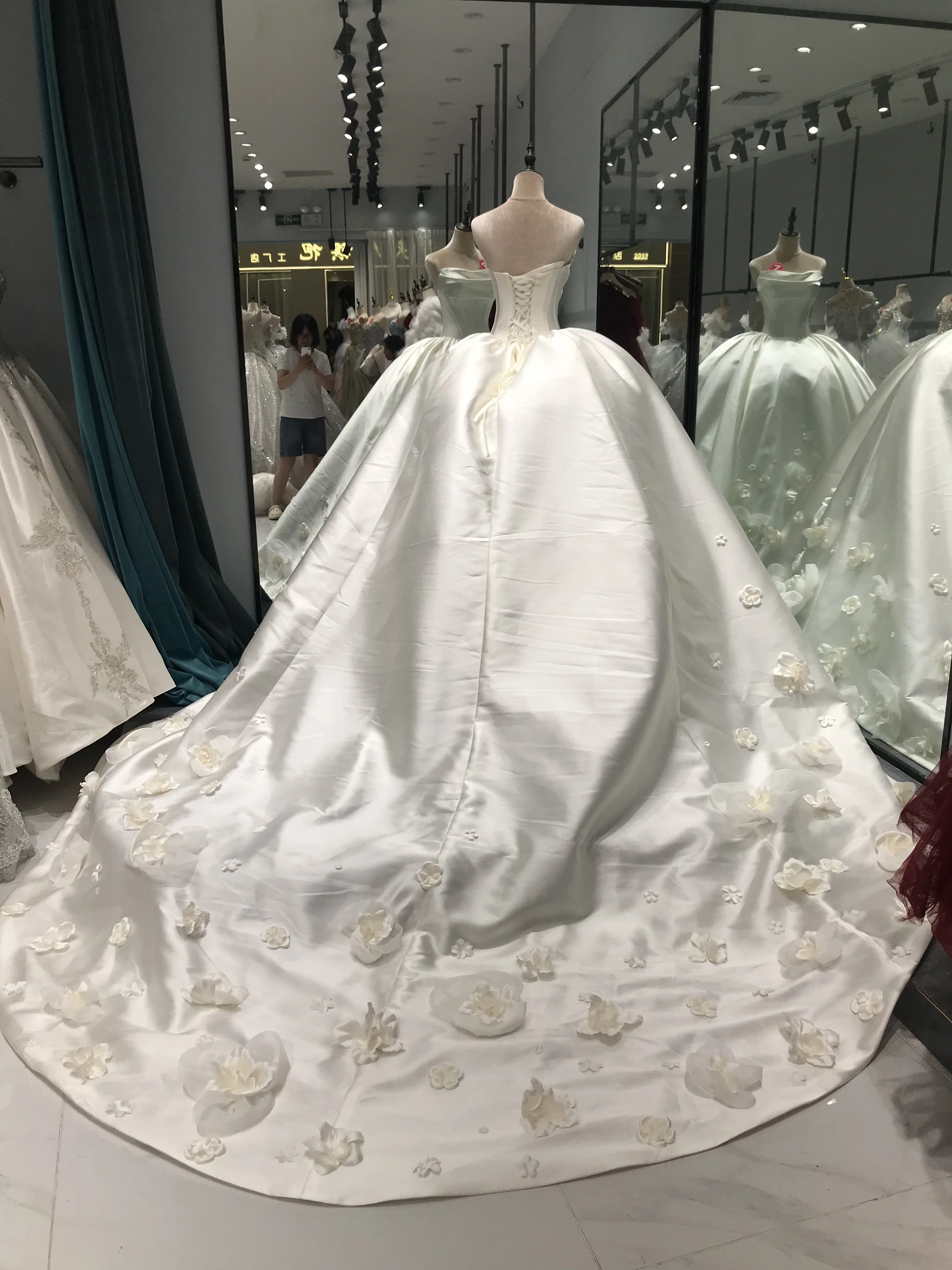 Kisswhite Bridal LTT Collection Customized Satin Strapless Flowers Big Puffy Wedding Bridal Gowns