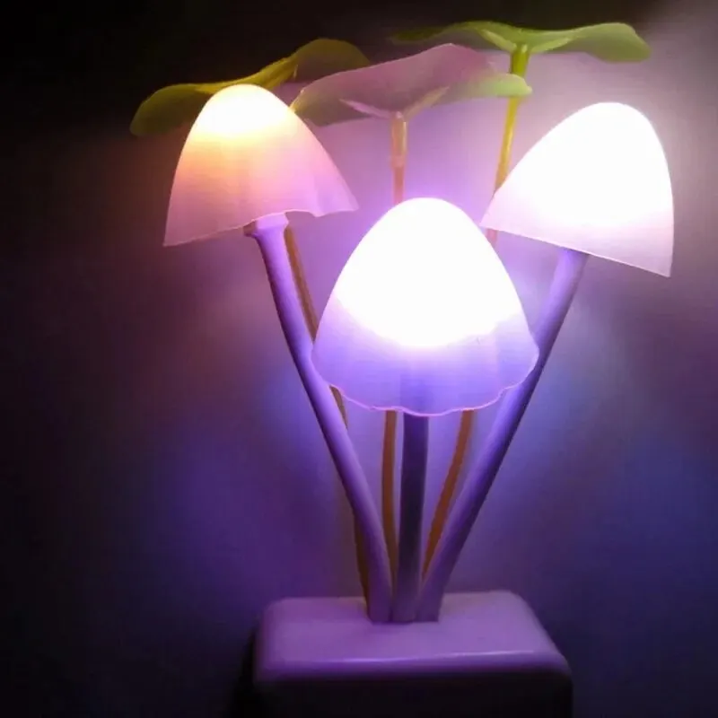 Nowość Grzyb Grzyb Grzyb Lampka nocna Wtyczka UE i USA Czujnik światła 220 V 3 LED Kolorowa lampa grzybkowa Led Lampki nocne