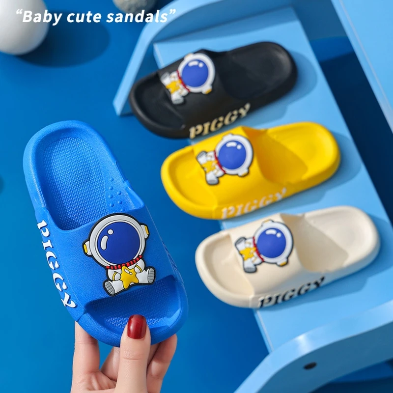 

Шлепанцы детские Нескользящие для дома и душа, сандалии для отпуска, мультяшная уличная прогулочная обувь для мальчиков и девочек