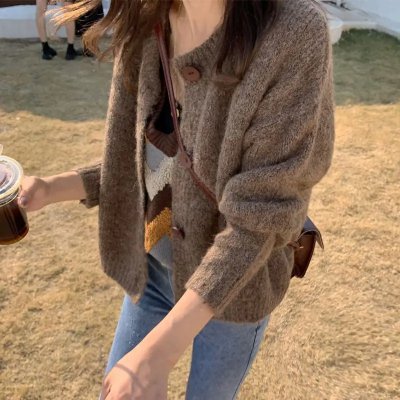 2025 جديد إمرأة سترة متماسكة الخريف الشتاء فضفاضة تناسب خمر النمط الياباني معطف قصير سميكة معطف شتاء