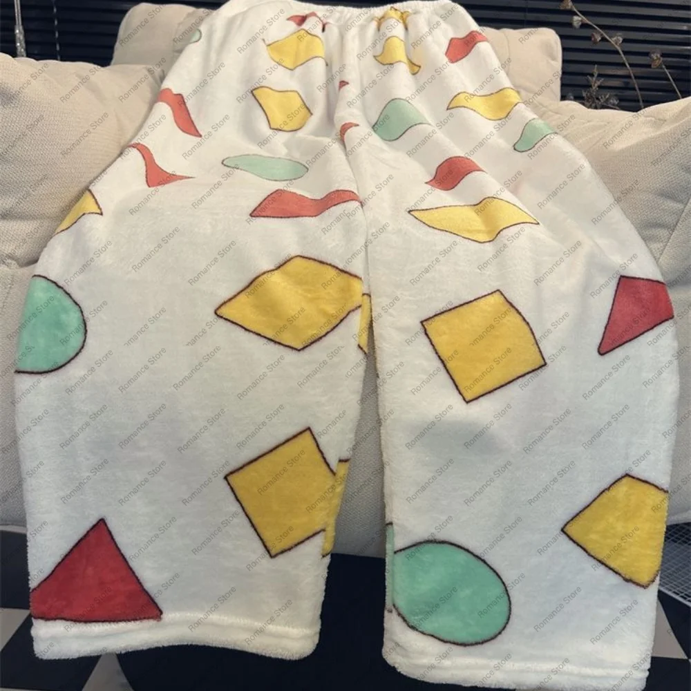 

Новый стиль повседневных фланелевых пижамных штанов с героями мультфильмов для теплой домашней одежды осенью и зимой. Удобные и универсальные брюки.