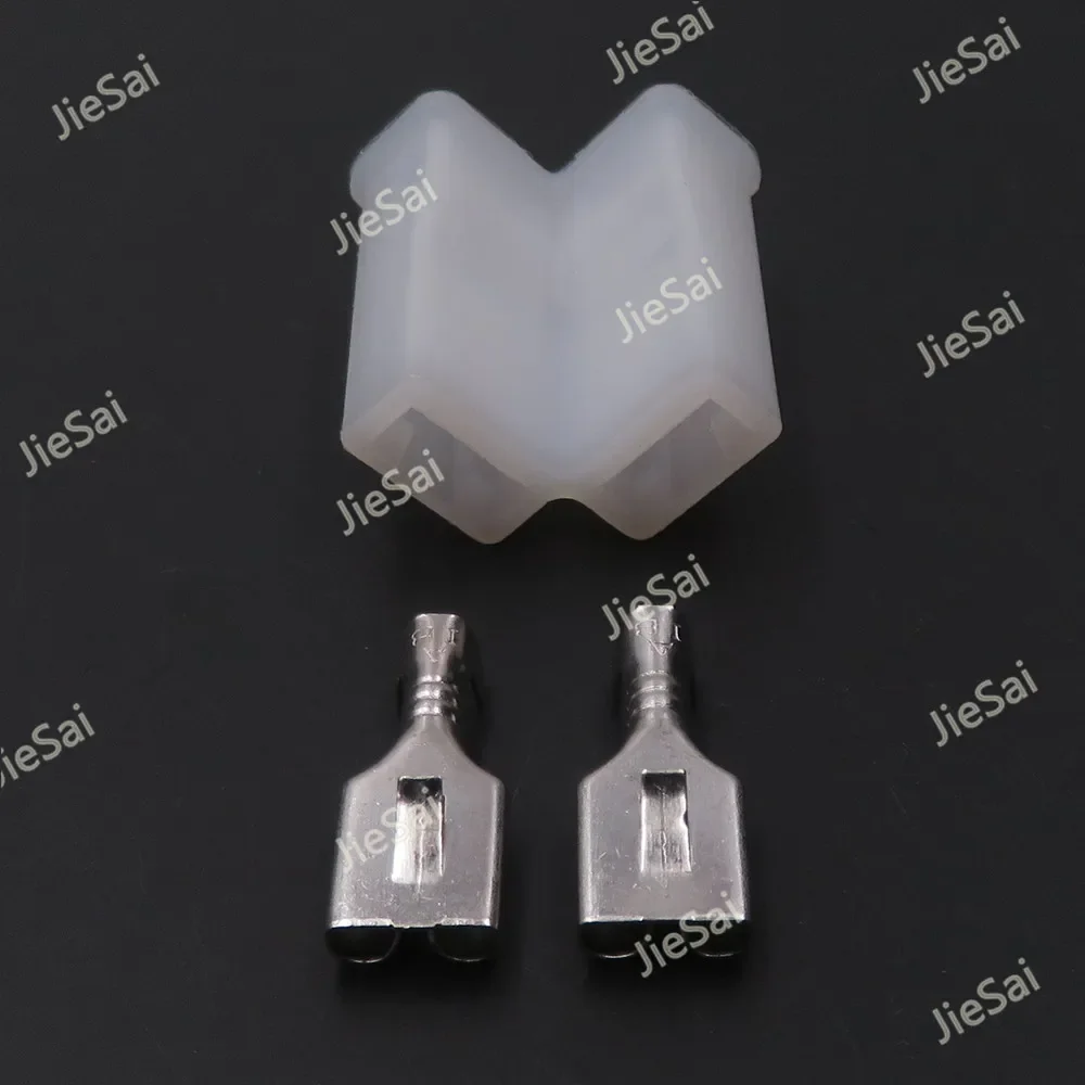 2 Pin PA66 Car Fuel Nozzle Plug Wire Clip Socket Automobile Electrical Wiring Connector